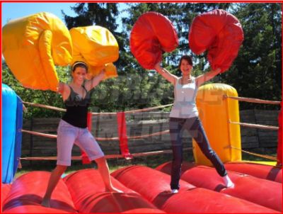 Ring bokserski i mega rękawice