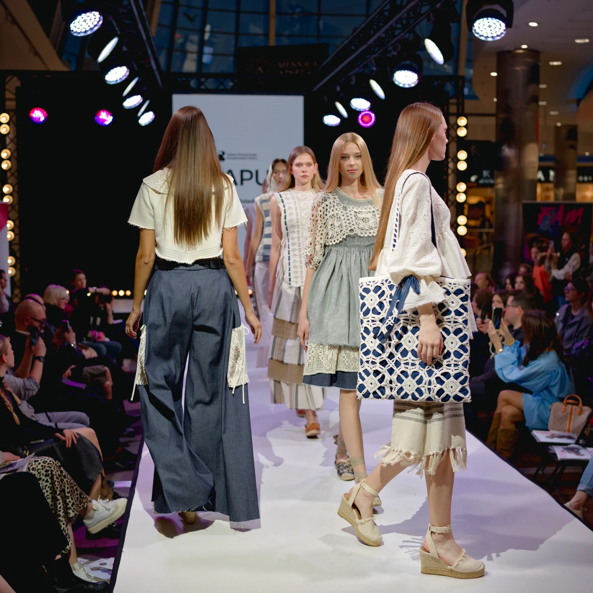 Pokaz w Galerii Kazimierz @lukaszkonka_foto_3 - 21